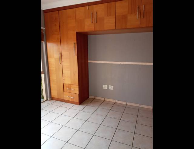 2 BEDROOM APARTMENT FOR SALE IN SUNNINGHILL
